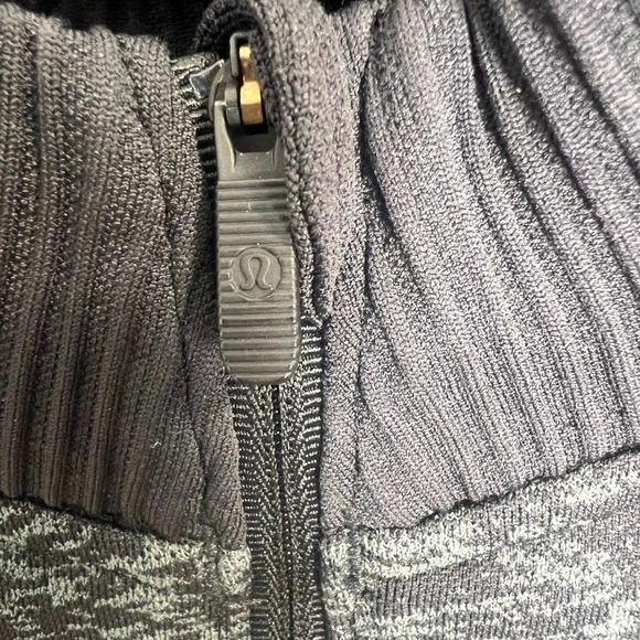 Lululemon size 6 to 8 estimated no size dot- see measurement photos rest less​ - Picture 10 of 12